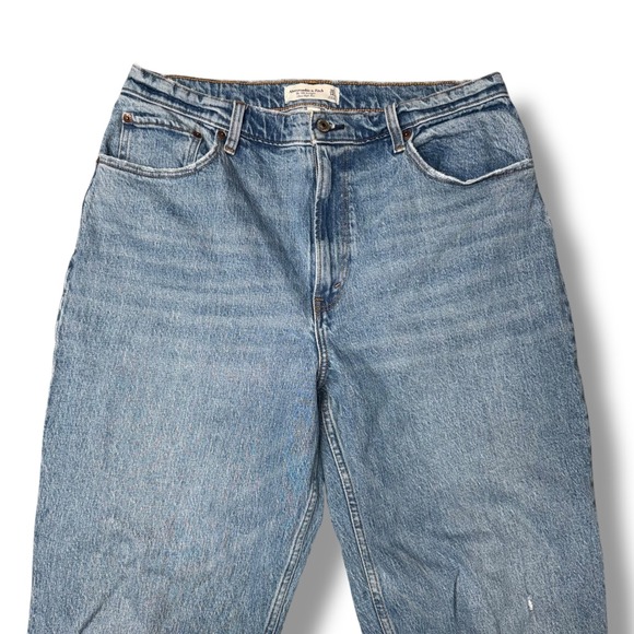 Abercrombie Curve Love 90s Straight Jeans Women 32/14 Light Wash Distressed EX - Picture 2 of 6
